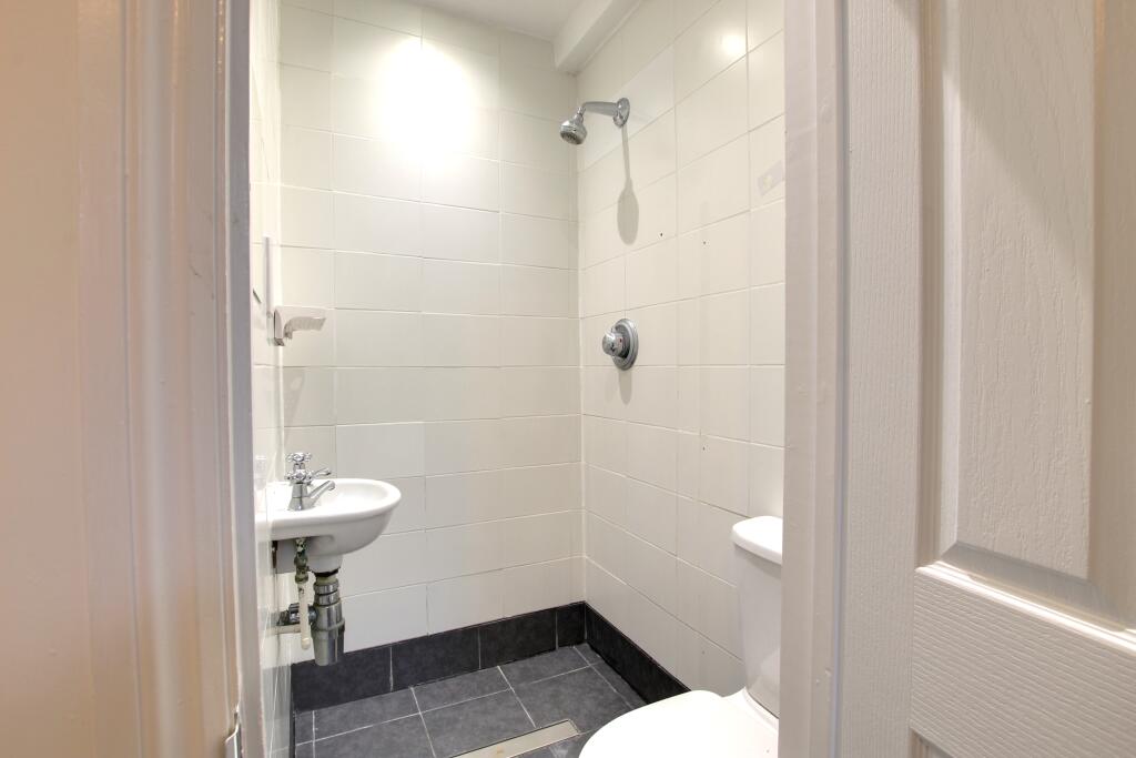 5 ENSUITE.jpg