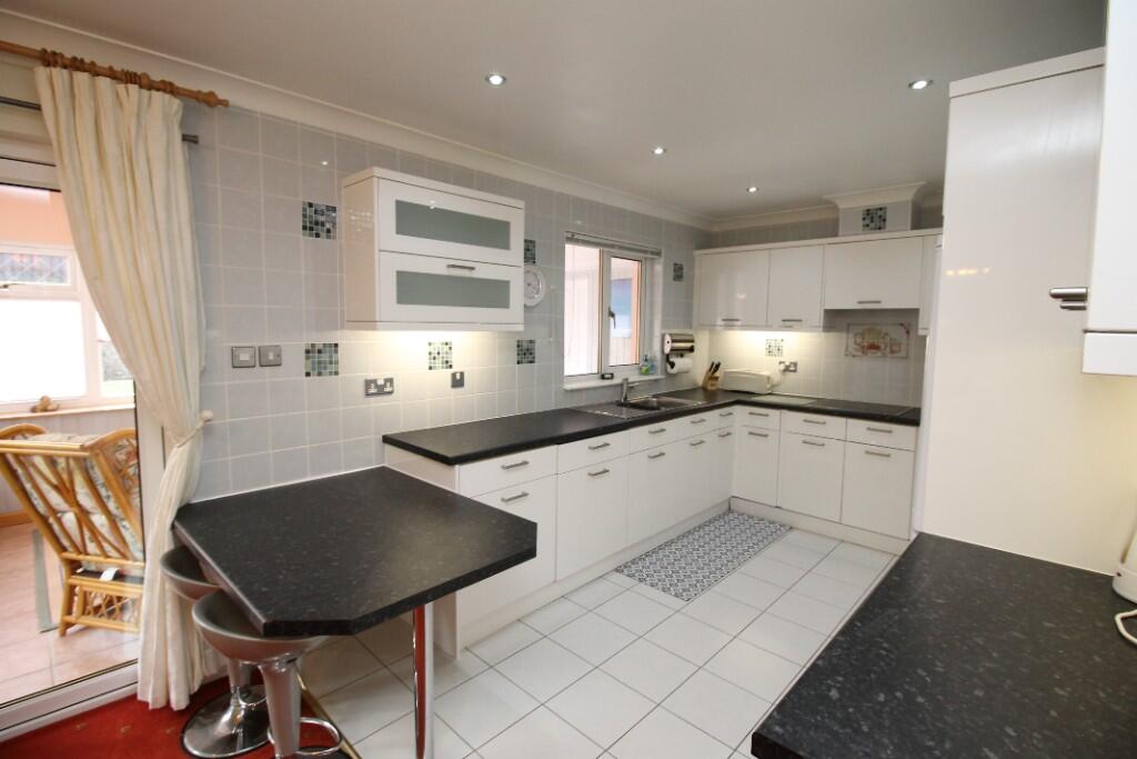 Kitchen/Dining area