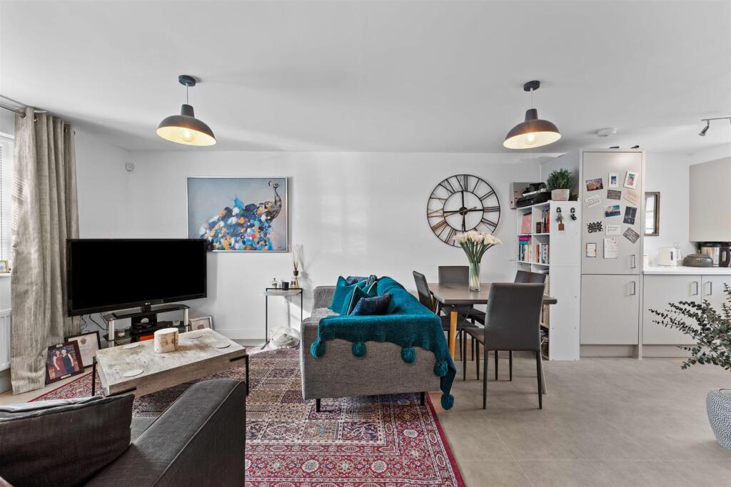 Open Plan Lounge &amp; Kitchen Diner