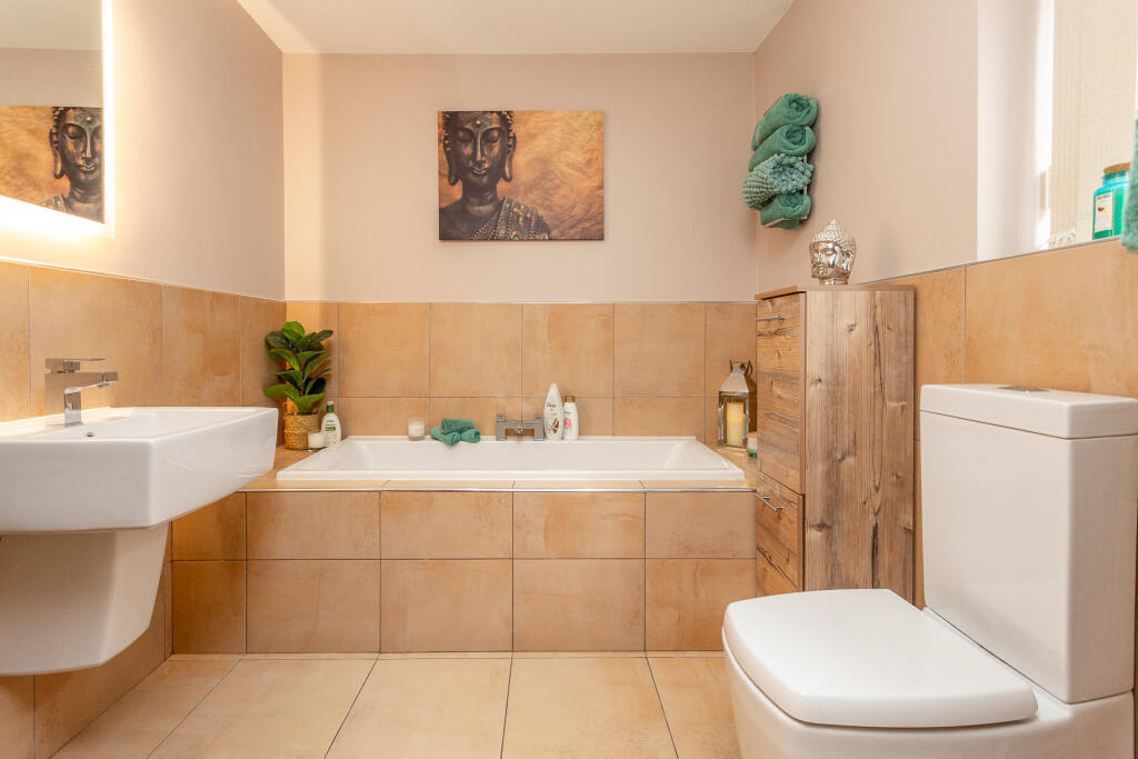 bedroom 1 ensuite a