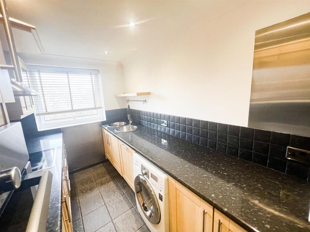 Hollybush Hill E11