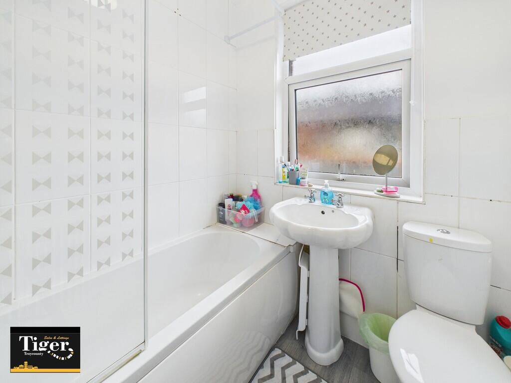 CAM02176G0-PR0517...