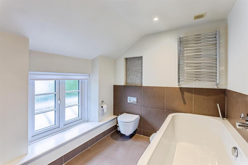 En Suite Bathroom.jpg