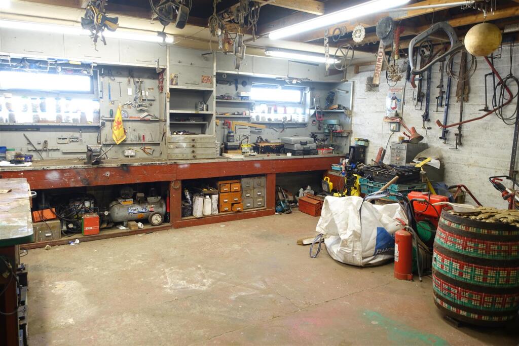 Internal garage 2.JPG