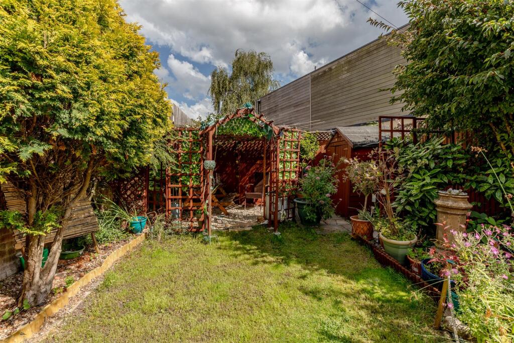 1 Brynland Avenue Garden