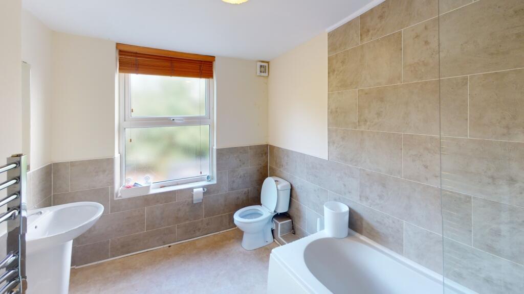40-Cromwell-Street-Bathroom