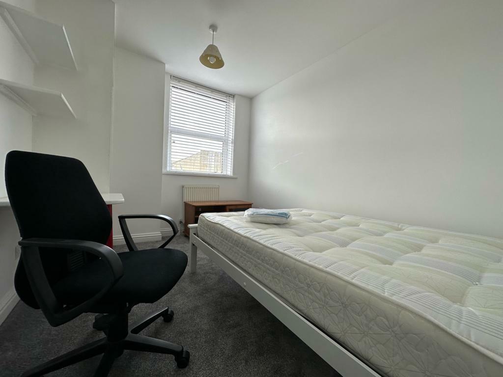 104M 2023 Bed3.jpg