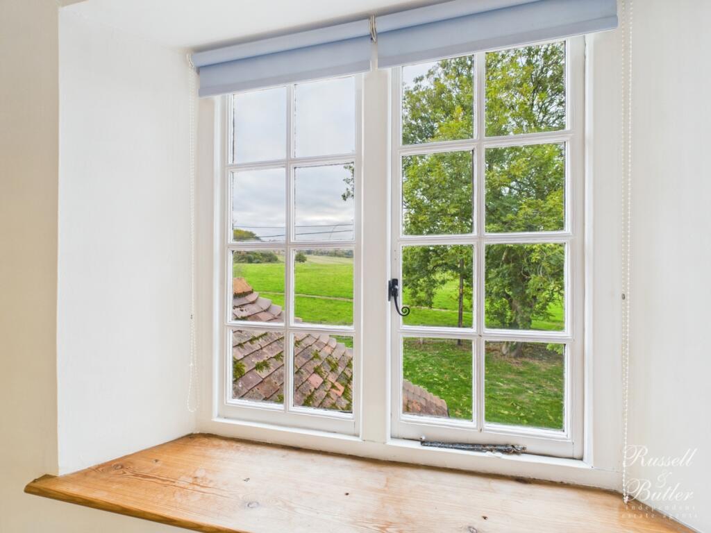 CAM02127G0-PR0350-STILL040