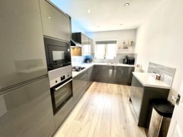 24 drake kitchen