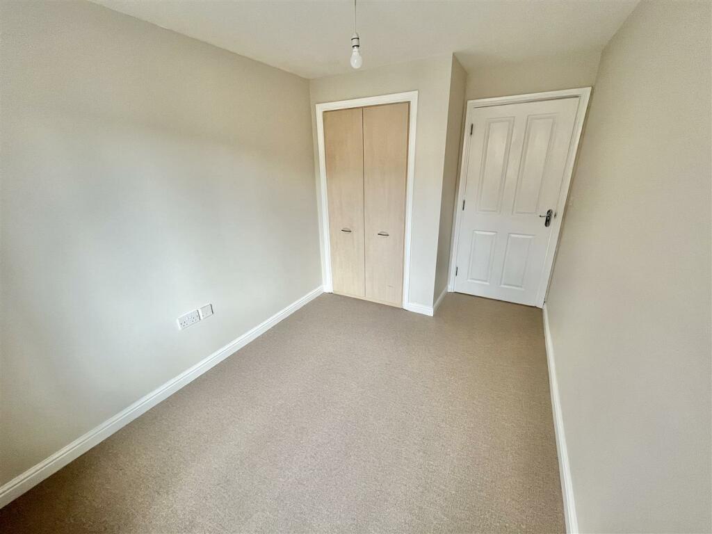 Bedroom 1 Aspect 2.jpg