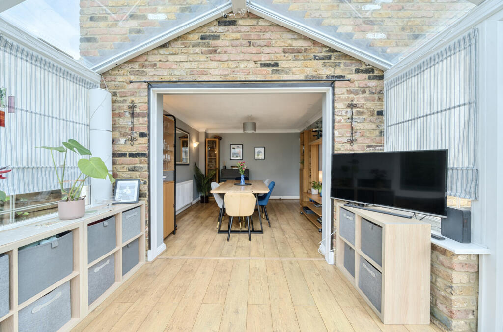 1301832-17-684049...