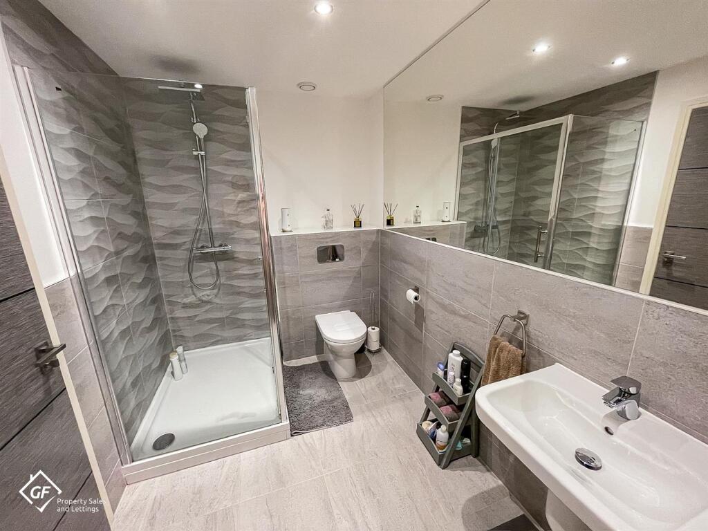 TOILET BROADYWAY.jpg