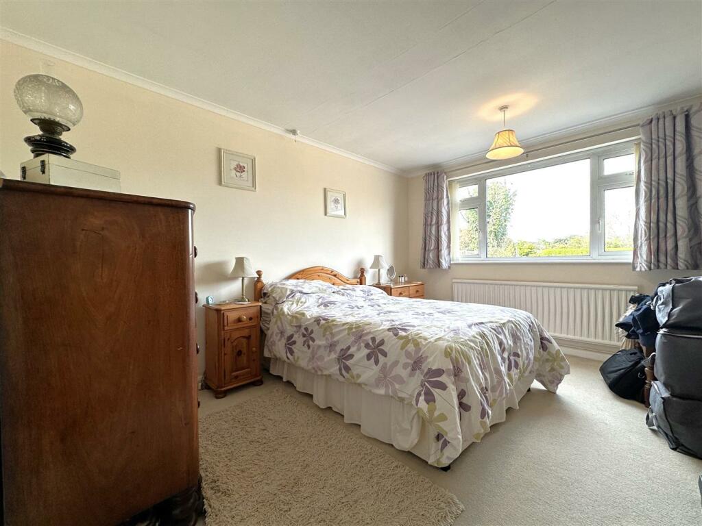 Master Bedroom 972
