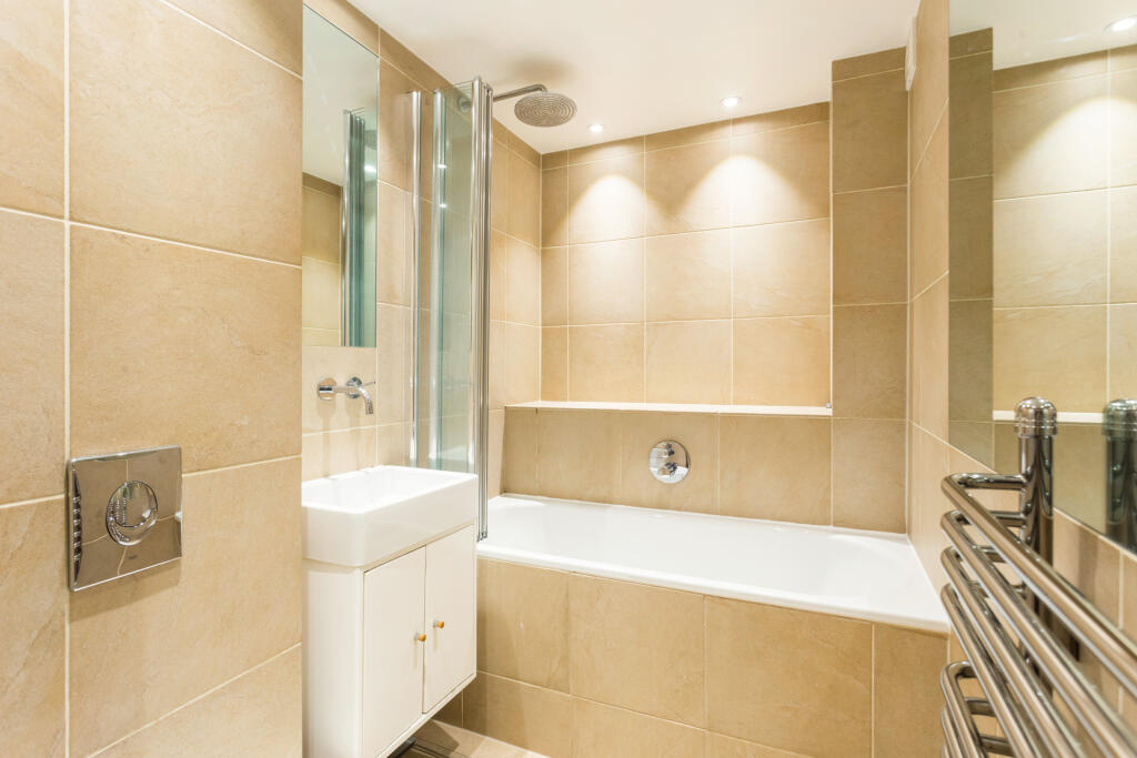 1, 49-50 Ainger Road