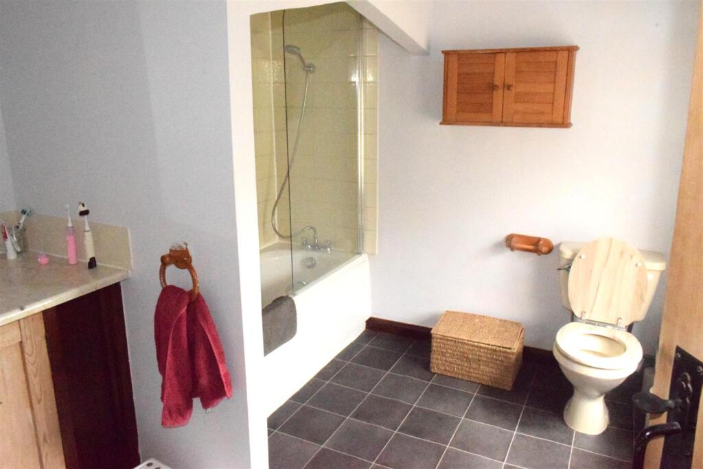 Bathroom.JPG