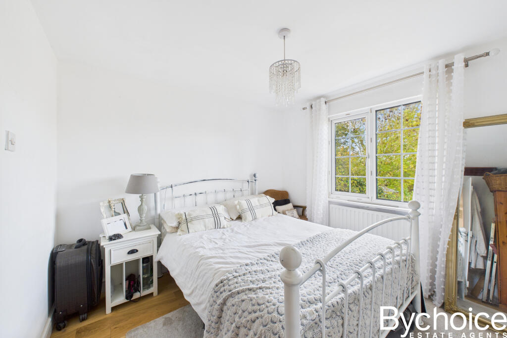 CAM05454G0-PR0072-STILL030