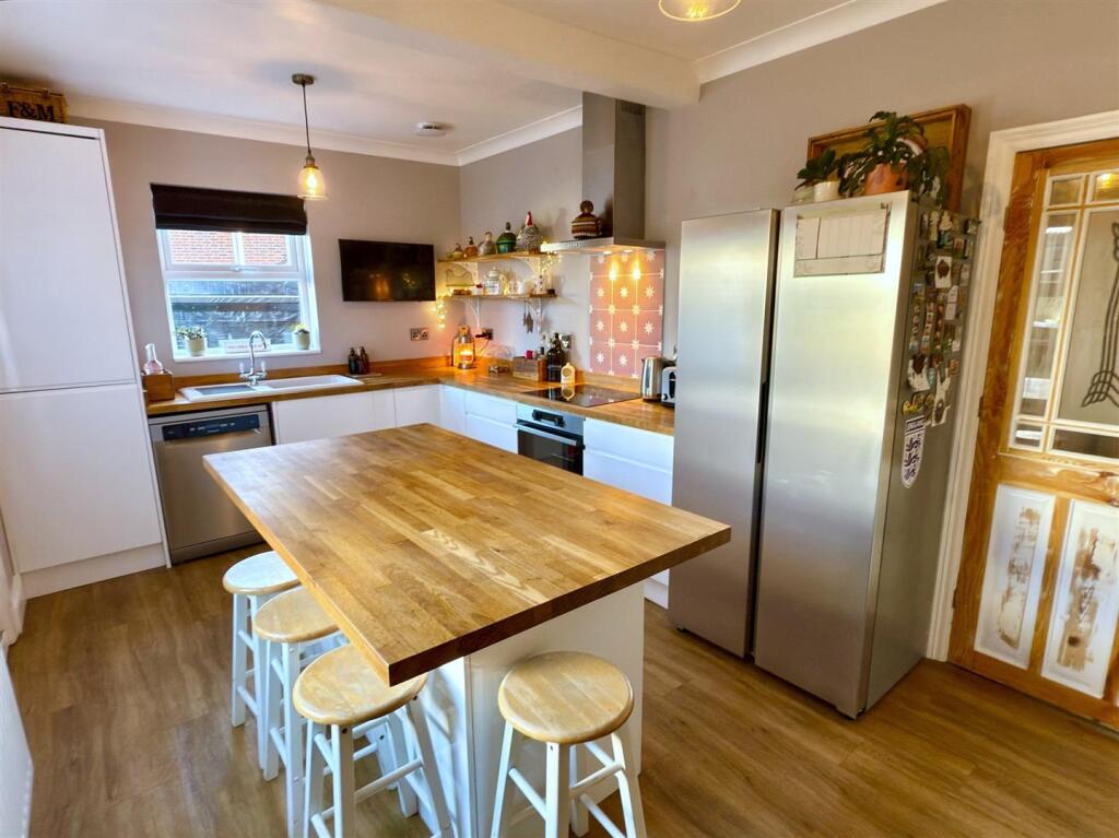 KITCHEN BREAKFAST ROOM.jpg