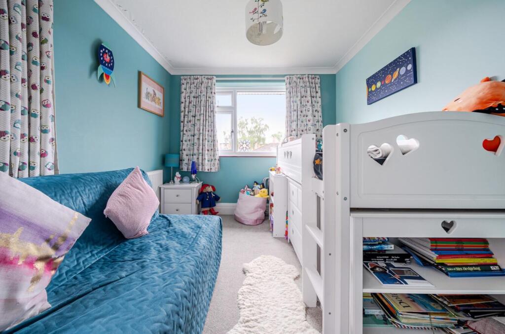 2 Gainsborough Crescent, Hillmorton (14).JPG