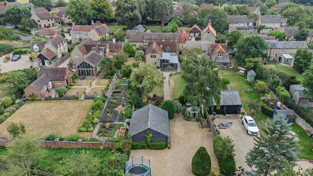 8614390-exterior0...