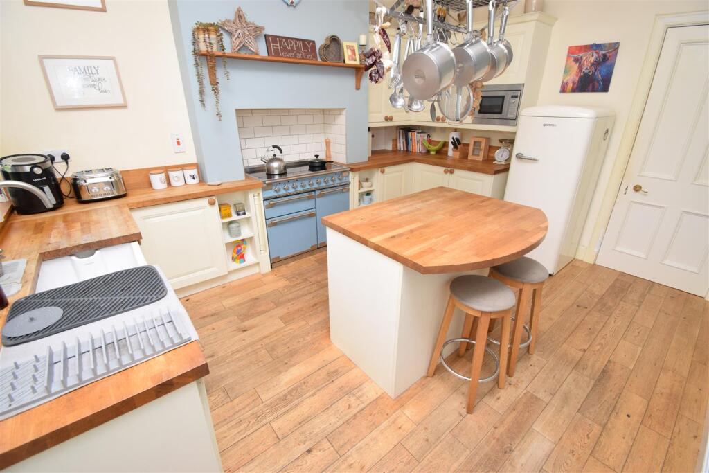 KITCHEN-BREAKFAST ROOM.JPG