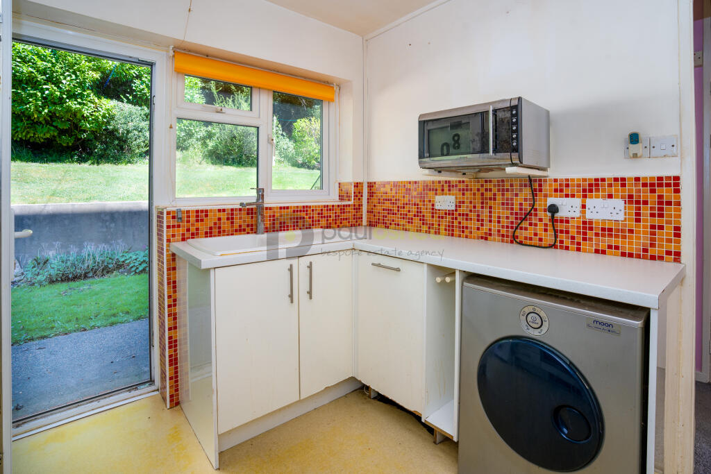 09 For Sale Studio Flat CR8 Lower Barn Road Paul O