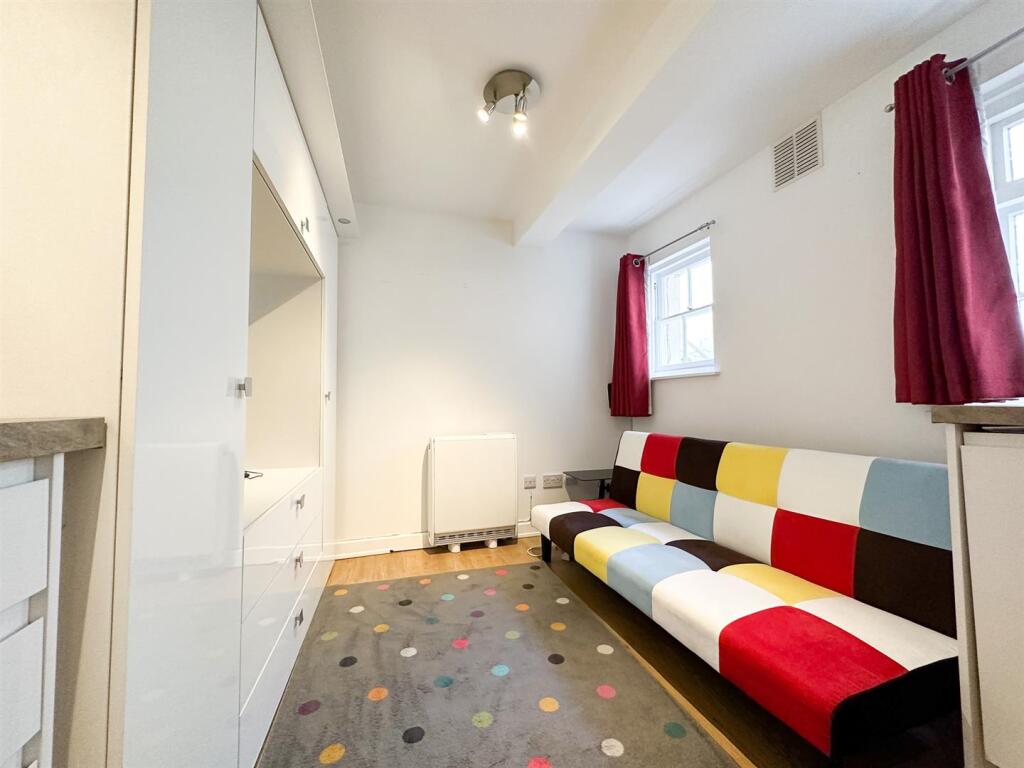 Bed / Sitting Room