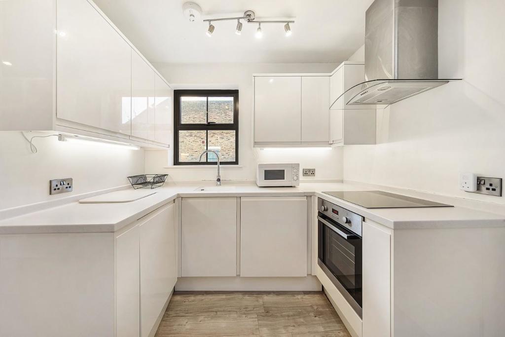 Kitchen (2).jpg