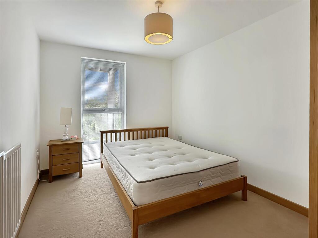 Bedroom 2 (2)