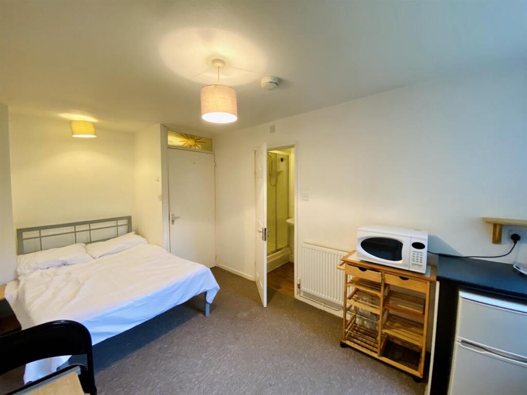 Room 1.jpg