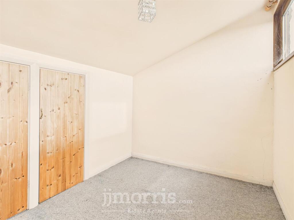 Bedroom 4 (First Floor)