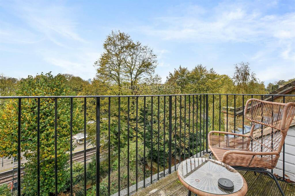01-40c3GCHMF - Flat 4 111 Grosvenor Ave - Balcony 