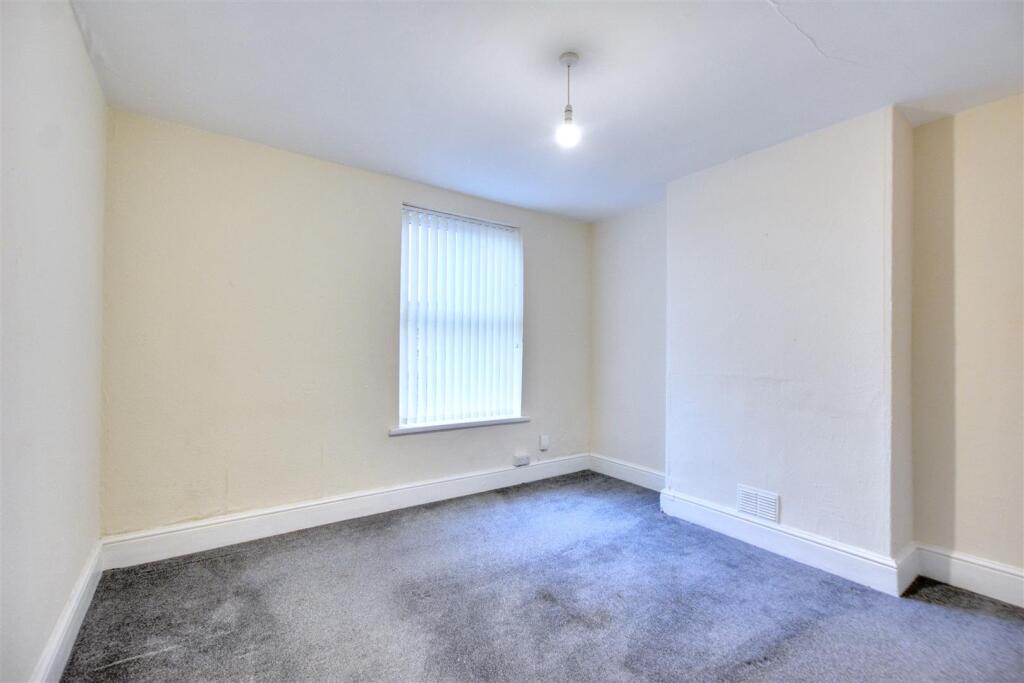 Bedroom 1_1.jpeg