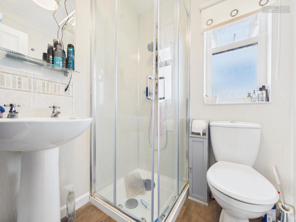 En-Suite To Master Bedroom
