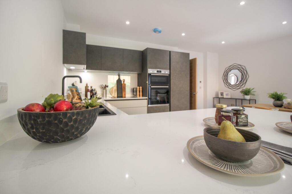 8CD050F5-6F94-4747-B724-769D4CA1F06D