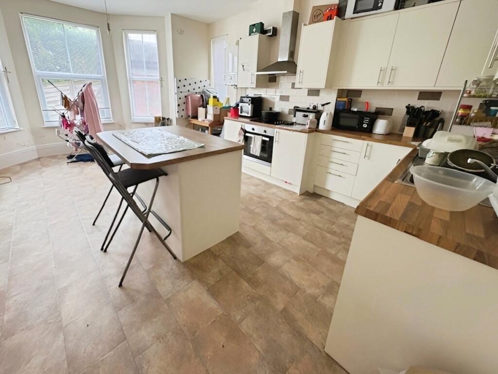 2d0ab7c9-Kitchen