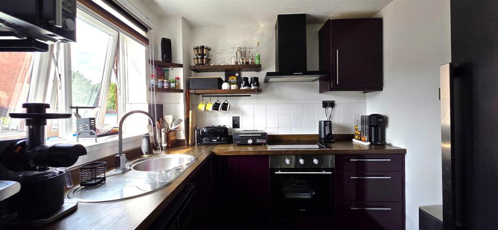 Kitchen 2.jpg