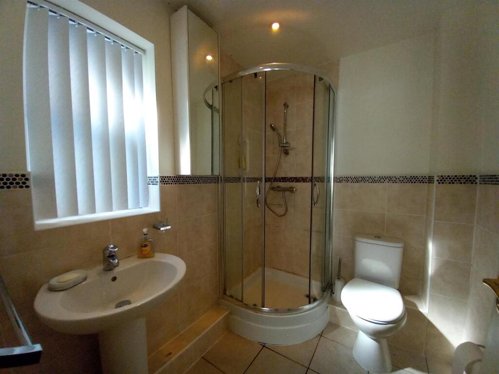 5 Peb Cl En-suite.jpg