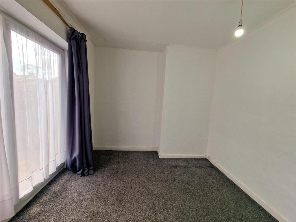 Dining room 1.jpg