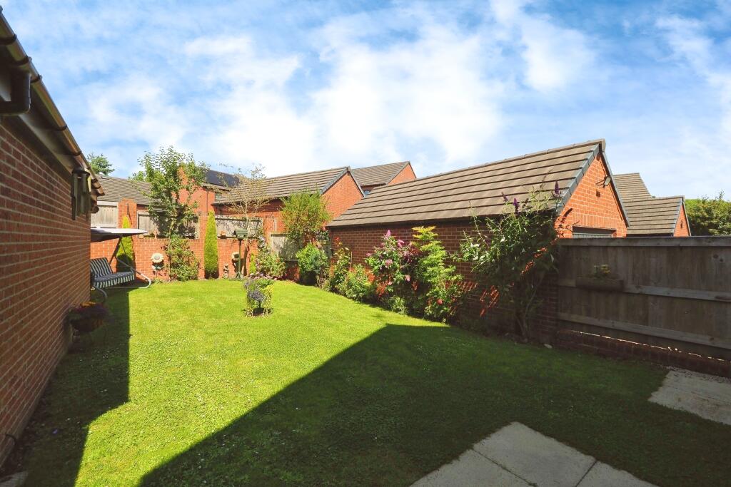 Very Pretty Rear Garden, Look at that Sun