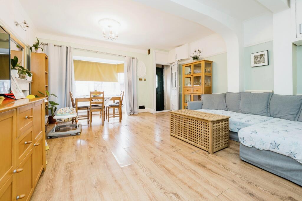 Lounge/Dining Room
