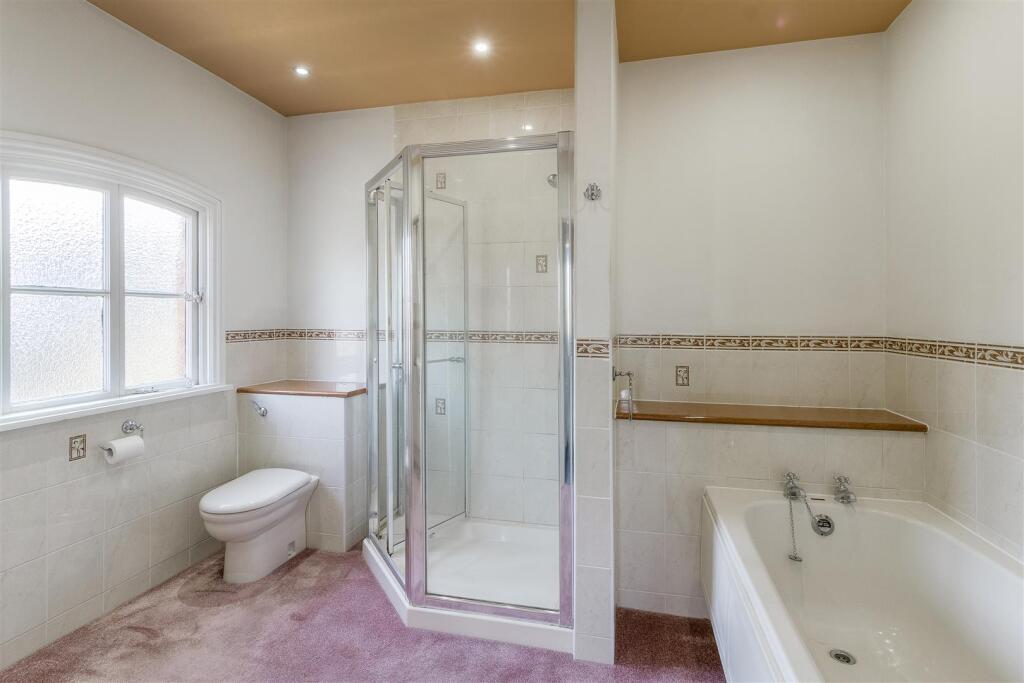 Coach House - Bathroom