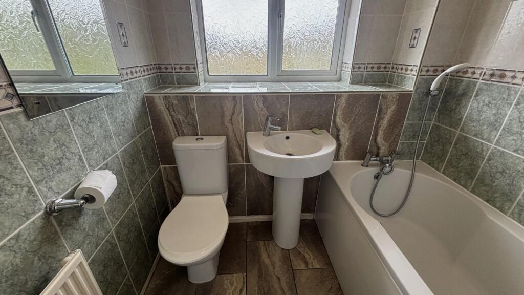 67 macdonalds close bathroom 2.jpeg