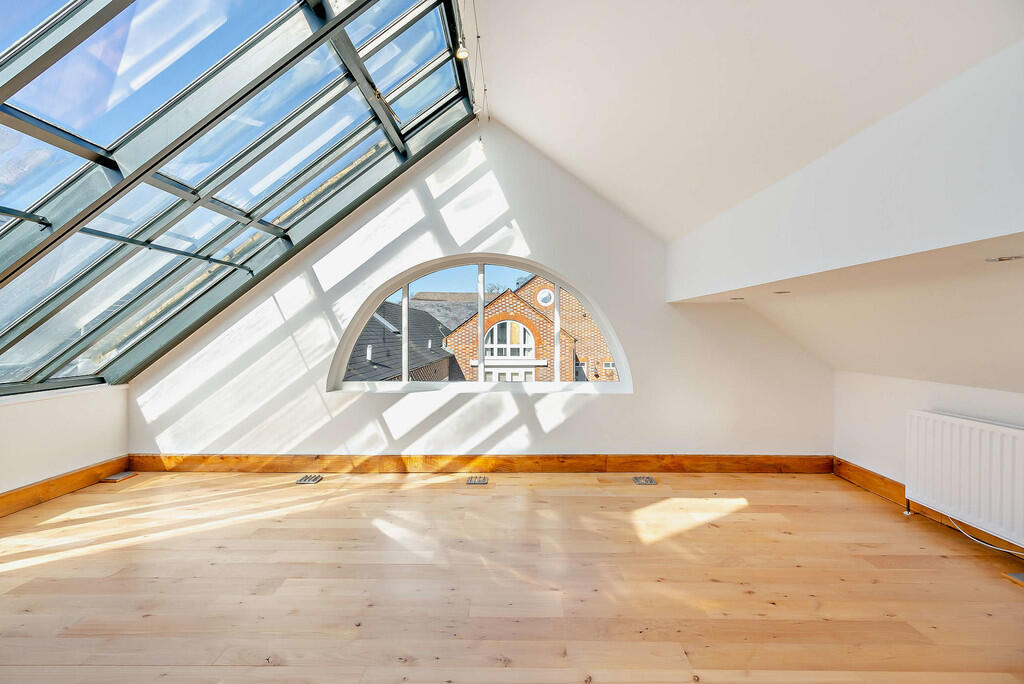 8640015-interior1...