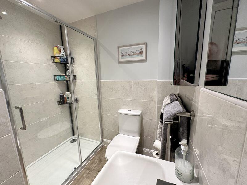 En suite shower