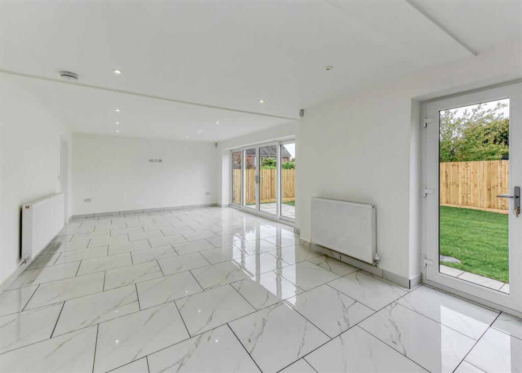 3 Yew Tree Lane-APR25-kitchen4.jpg