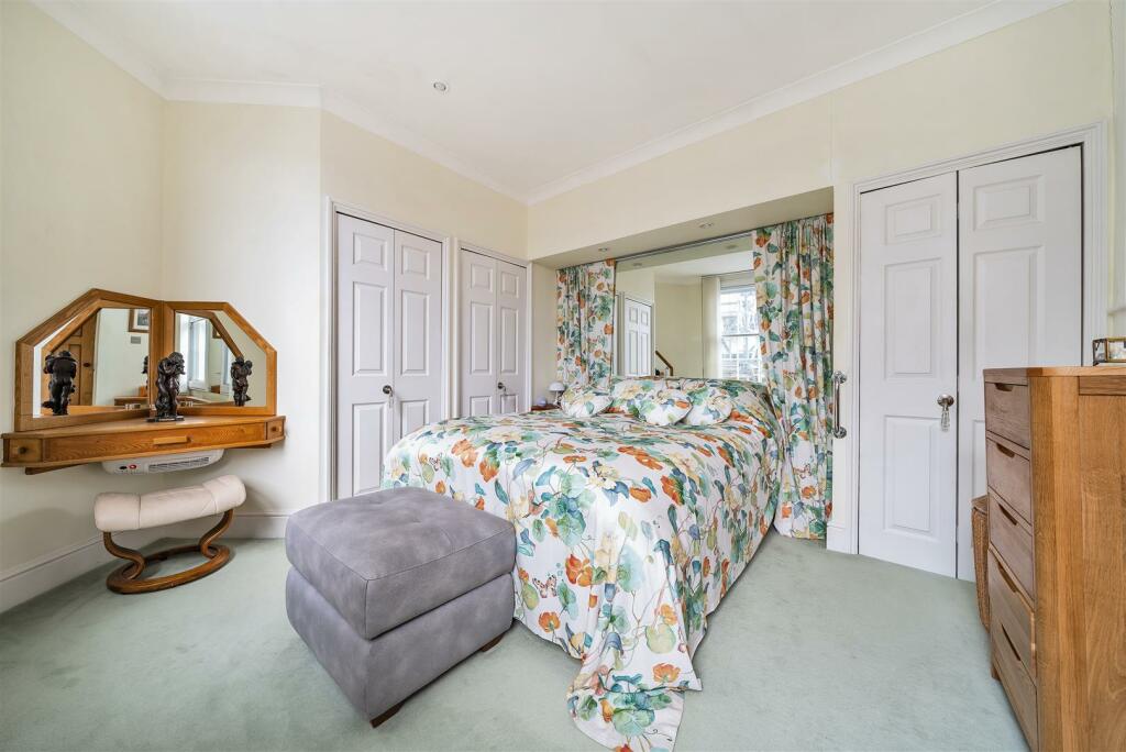 Bed 1.jpg