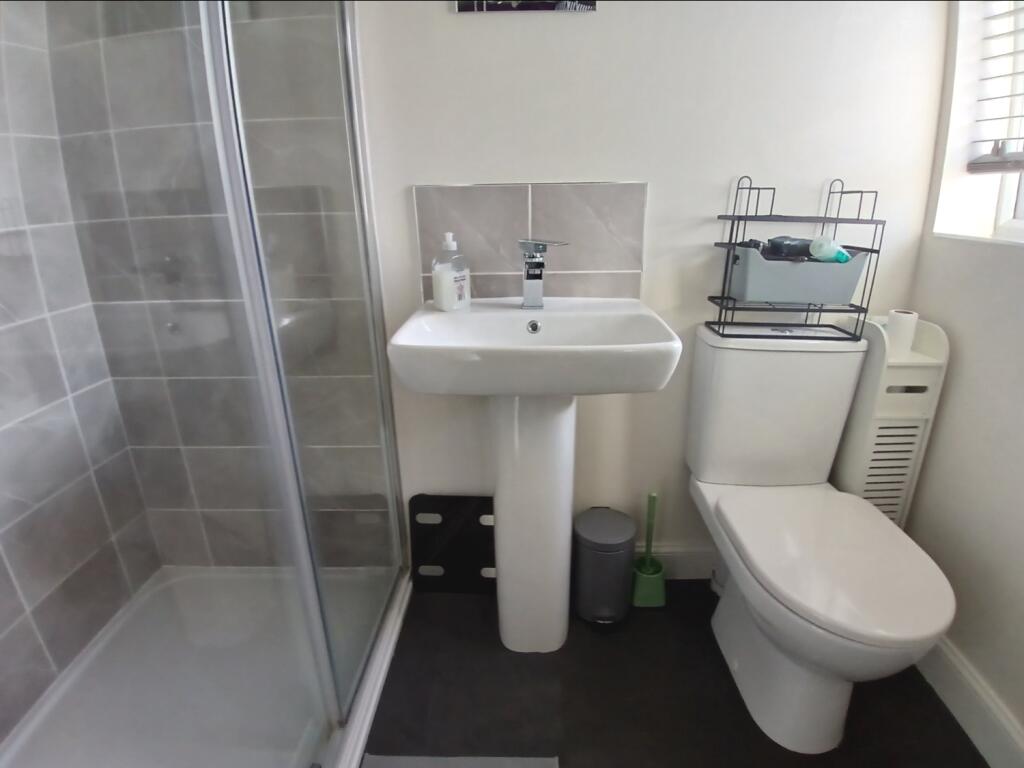 EN SUITE
