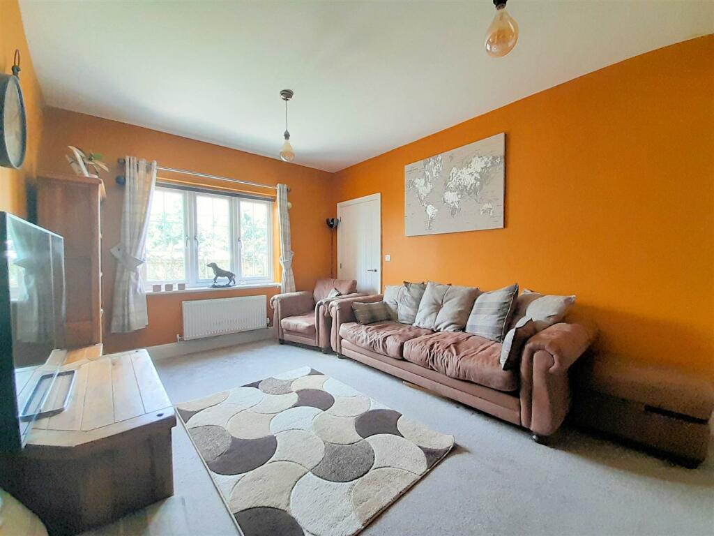 Living room .jpg