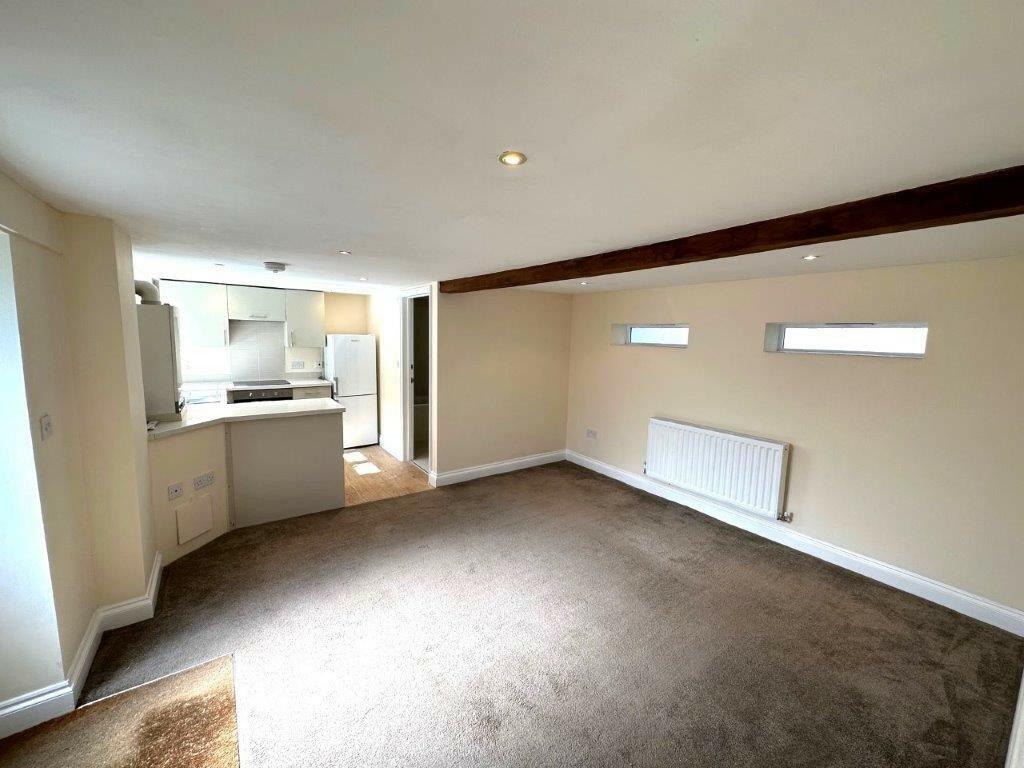 Sitting/dining room
