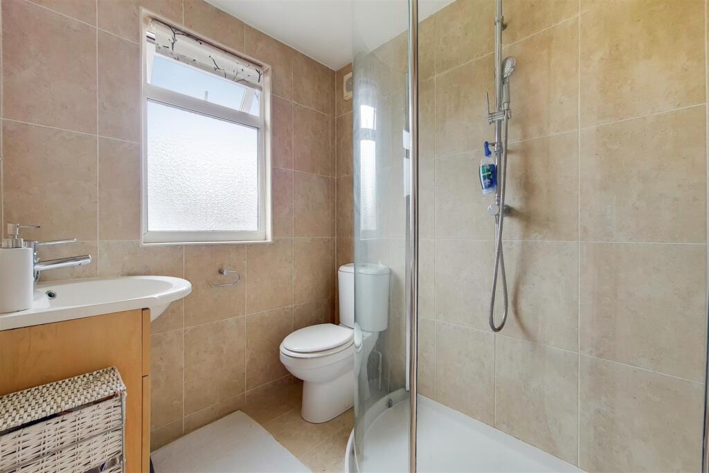 14_Main Ensuite-0.jpg